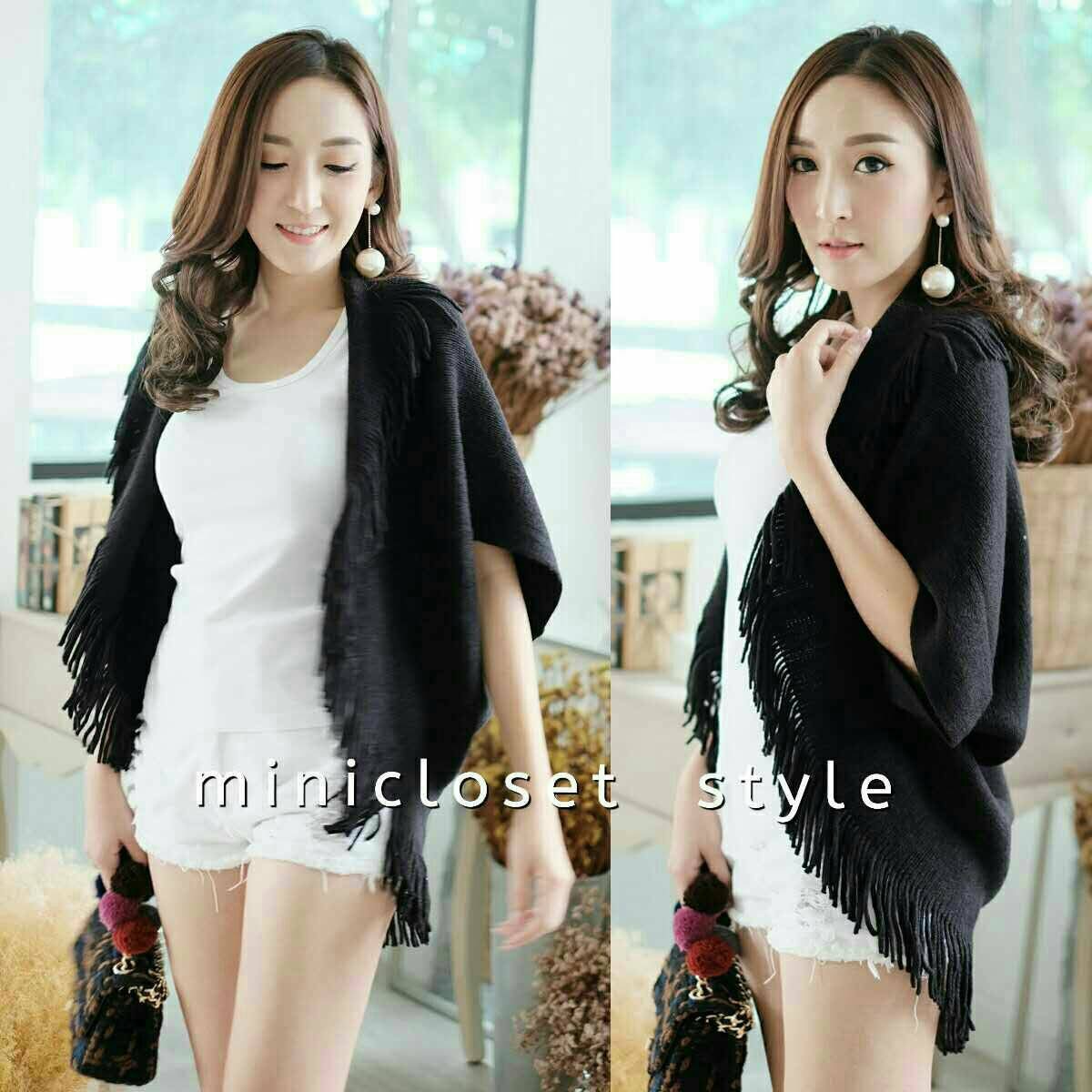 กับเสื้อคลุมผ้าไหมพรมเนื้อนุ่มๆ แต่งพู่รอบตัว เป็นผ้าคลุมผ้าพันคอได้สวยมากค่ะ