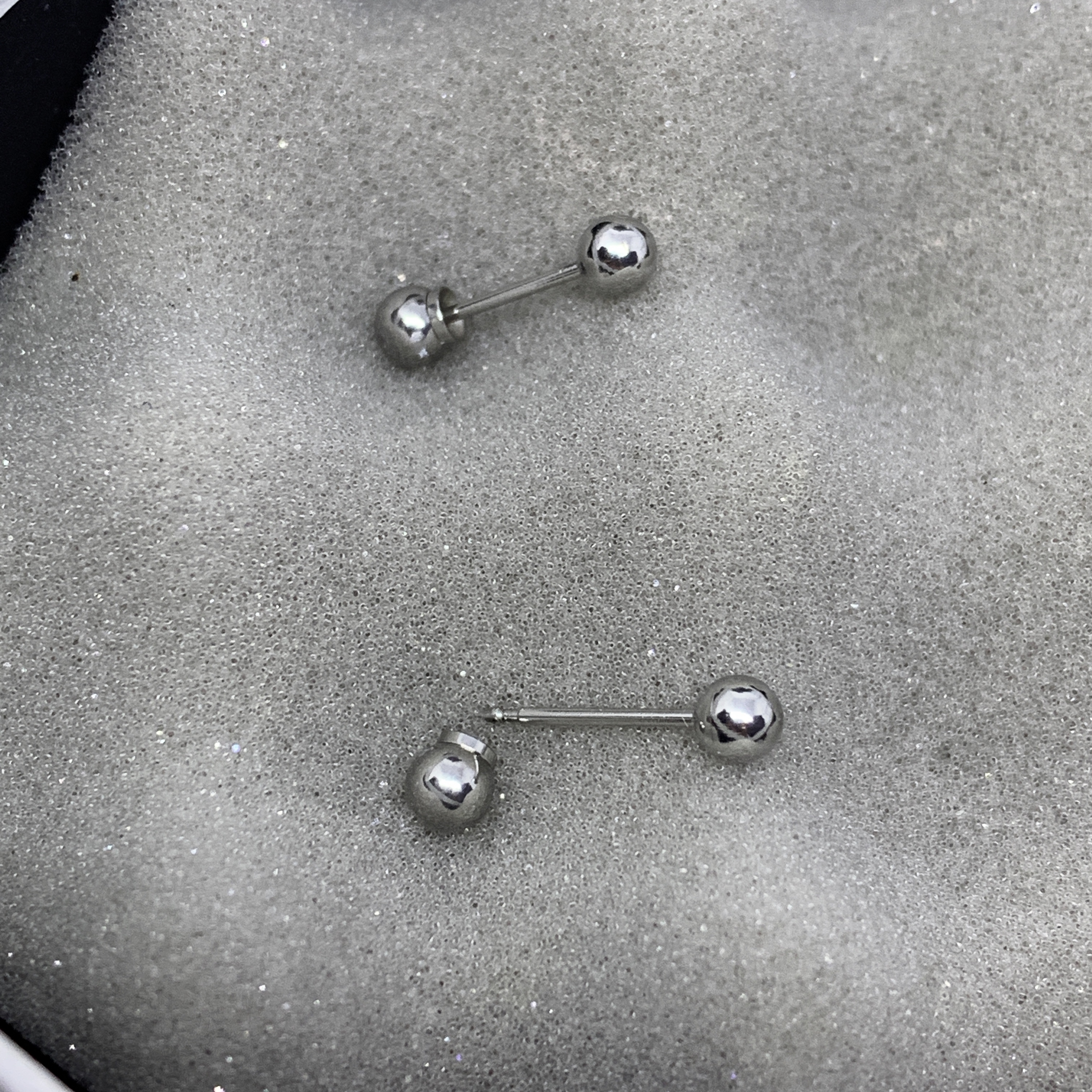 (สำหรับเจาะ)แป้นหมวก สแตนเลสเกรดการแพทย์ Ball 4 mm แพคเกจปลอดเชื้อ ปลอดภัย100%