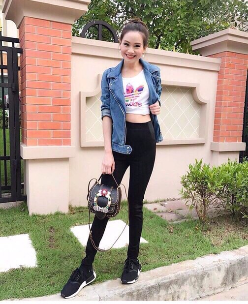 พร้อมส่ง รอบ 5. Hot!!! ม้ากกกกกกกกก รอบสุดท้าย ค้า กางเกงสกินนี Wara กางเกงสุดฮิต ใส่กับอะไรก้อสวย เกงผ้าสกินนี เก็บทรงสวยเป๊ะ มาก พูดเลยคะ คนถามหาเยอะมากจัดมาให้อีกรอบ ละนะคะ