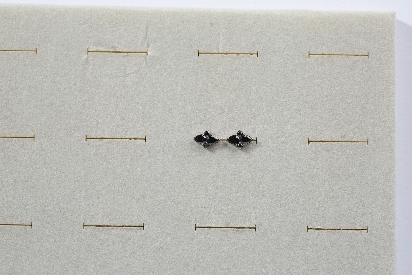 “เช็คสินค้าทัก line ก่อนโอนนะคะ”ไทเทเนี่ยม 100% ต่างหูสำหรับผิวแพ้ง่าย Brandi จิวแป้นแบนขันน็อต ขนาดก้านปกติ ราคา/ข้าง ETC135