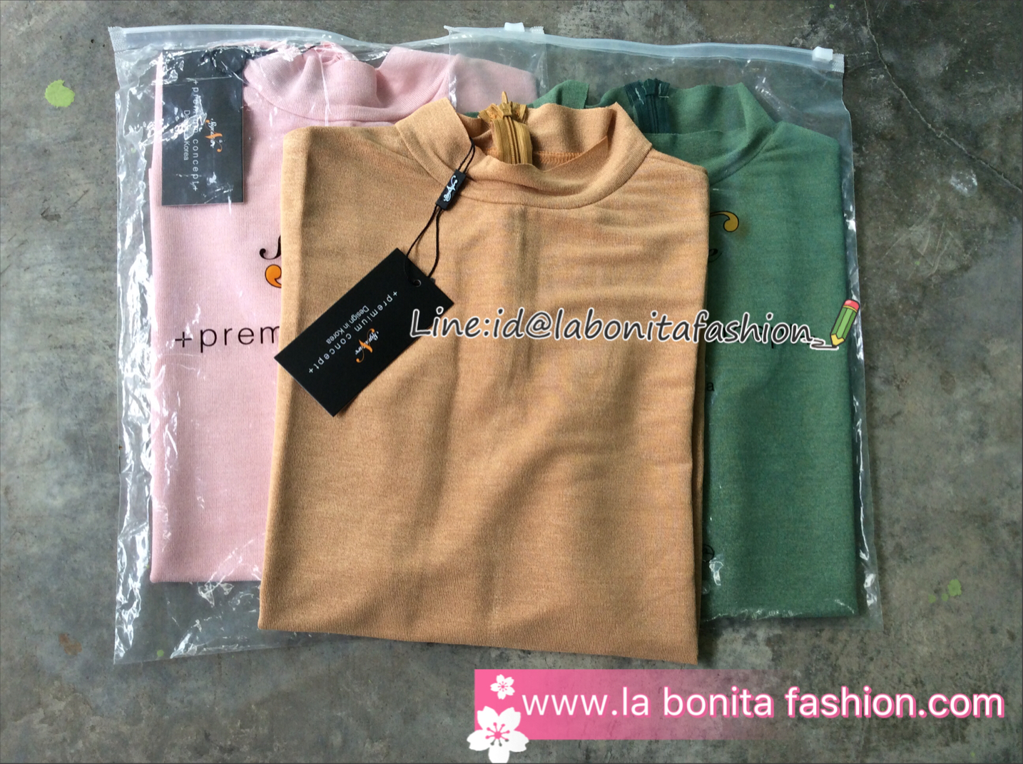 RE-STOCK ขาายดีมากๆๆๆ สินค้าพร้อมส่ง...Hot Item... เสื้อคอปีนผ้าเกาหลี ดีเทลด้านหลังใส่ซิป ผ้าเบา ใส่สบายแพทเทิร์นคือดี รอบนี้จัดแต่สีโดนๆทั้งนั้นเลยค่ะ แมทกับอะไรก็เผ็ชช ตามรูปค่ะ จัดการครบสียังคะ งานn signature premium concept