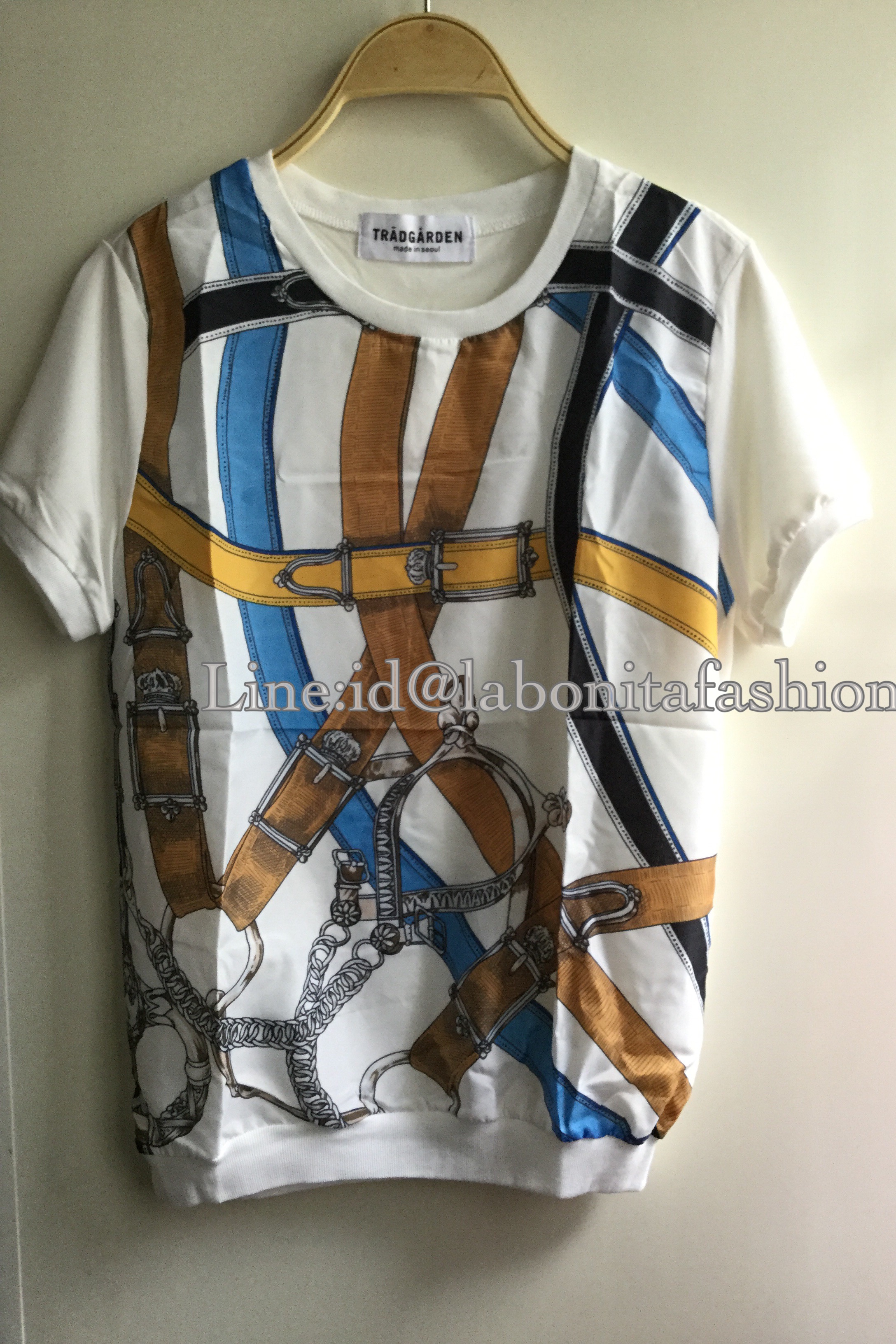 Hermejump สินค้าพร้อมส่ง...NEW ARRIVAL... เสื้อแขนสั้นเอวจั้ม ปริ้นท์ลายแบรนด์ดังแอร์เมส งานป้ายเกาหลี ลายนี้ขายดีทุกแพทเทิร์น ผ้าเป็นsilk satin ลื่น นิ่ม เนื้อผ้าดี แพทเทิร์นสวยหรู ส่วนตัวชอบมาก ลายส้วยสวย แมทง่ายมาก งานN signature premium conceptsignatu