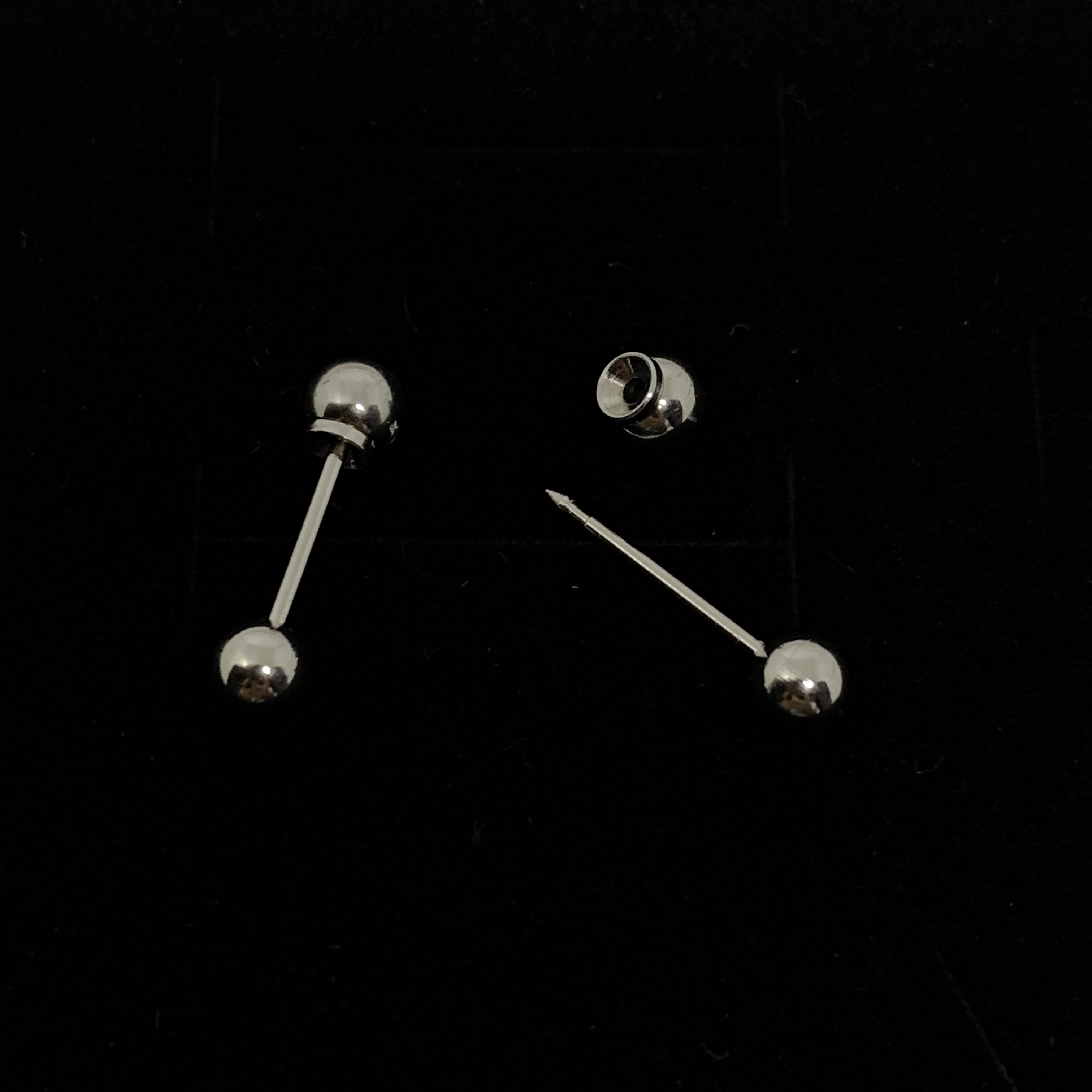 (สำหรับเจาะ)แป้นหมวก สแตนเลสเกรดการแพทย์ Ball 4 mm แพคเกจปลอดเชื้อ ปลอดภัย100%