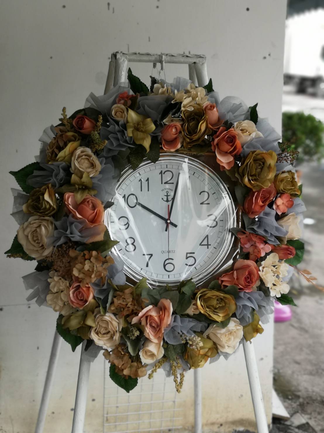 พวงพรีดนาฬิกา ดอกไม้ประดิษฐ์ (Wreath)