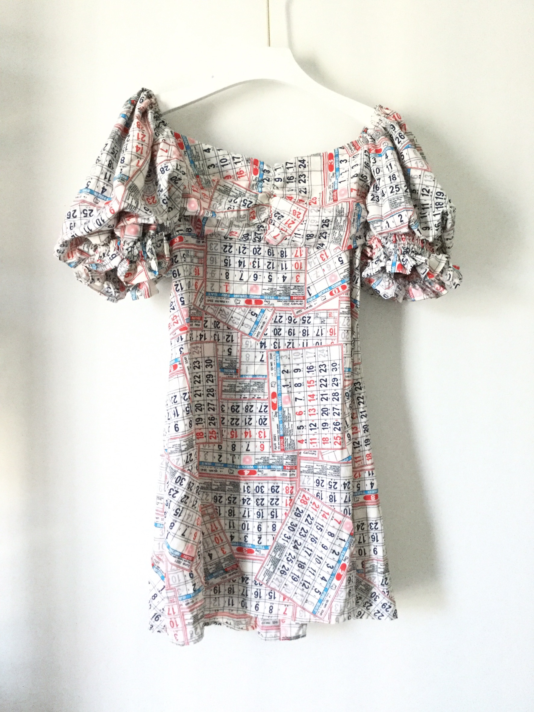 เดรสทรงAลายปฏิทินแขนตุ๊กตาแขนพองสวยมากๆ