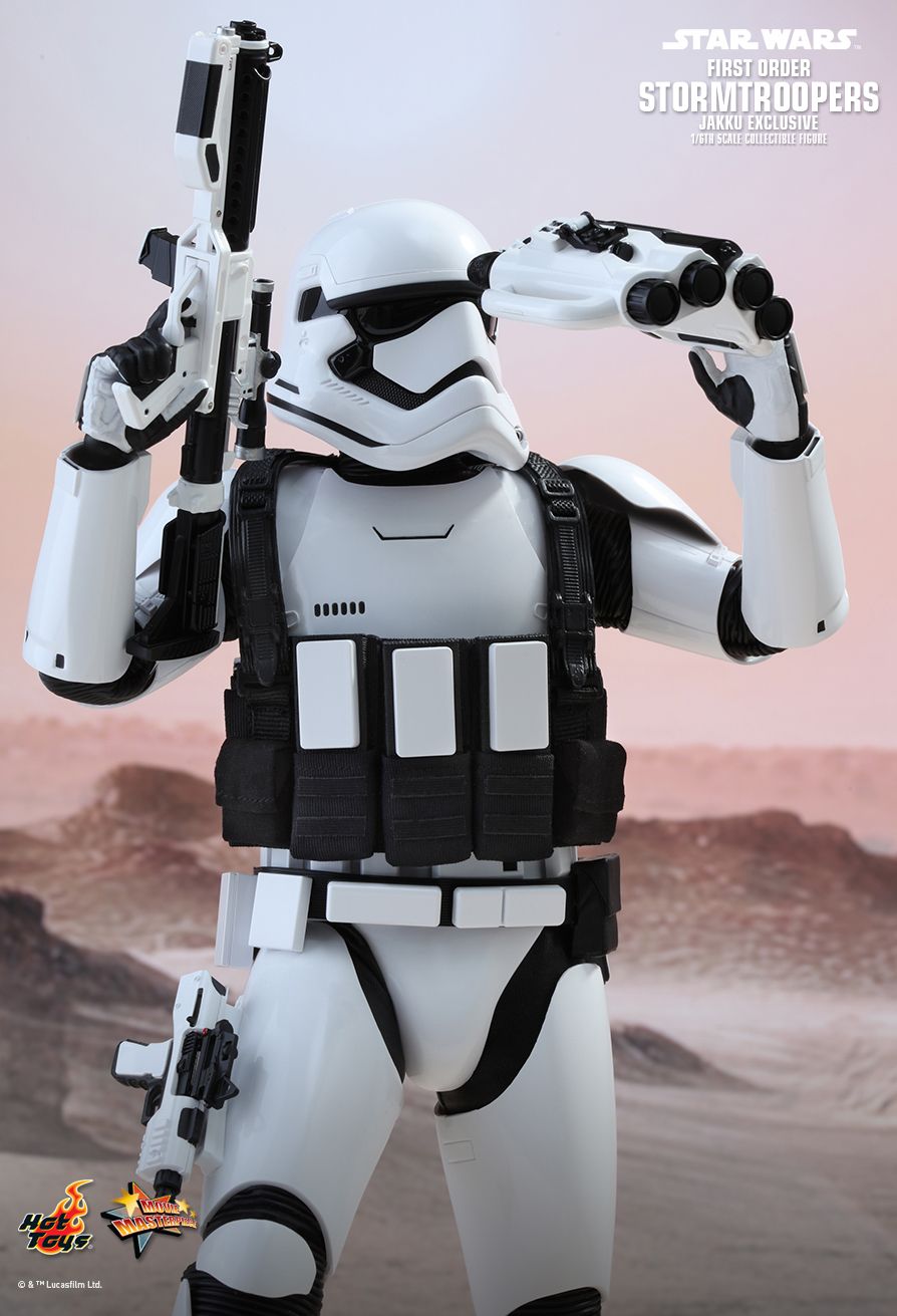 Hot Toys MMS333 STAR WARS: THE FORCE AWAKENS - FIRST ORDER STORMTROOPER (JAKKU EXCLUSIVE)