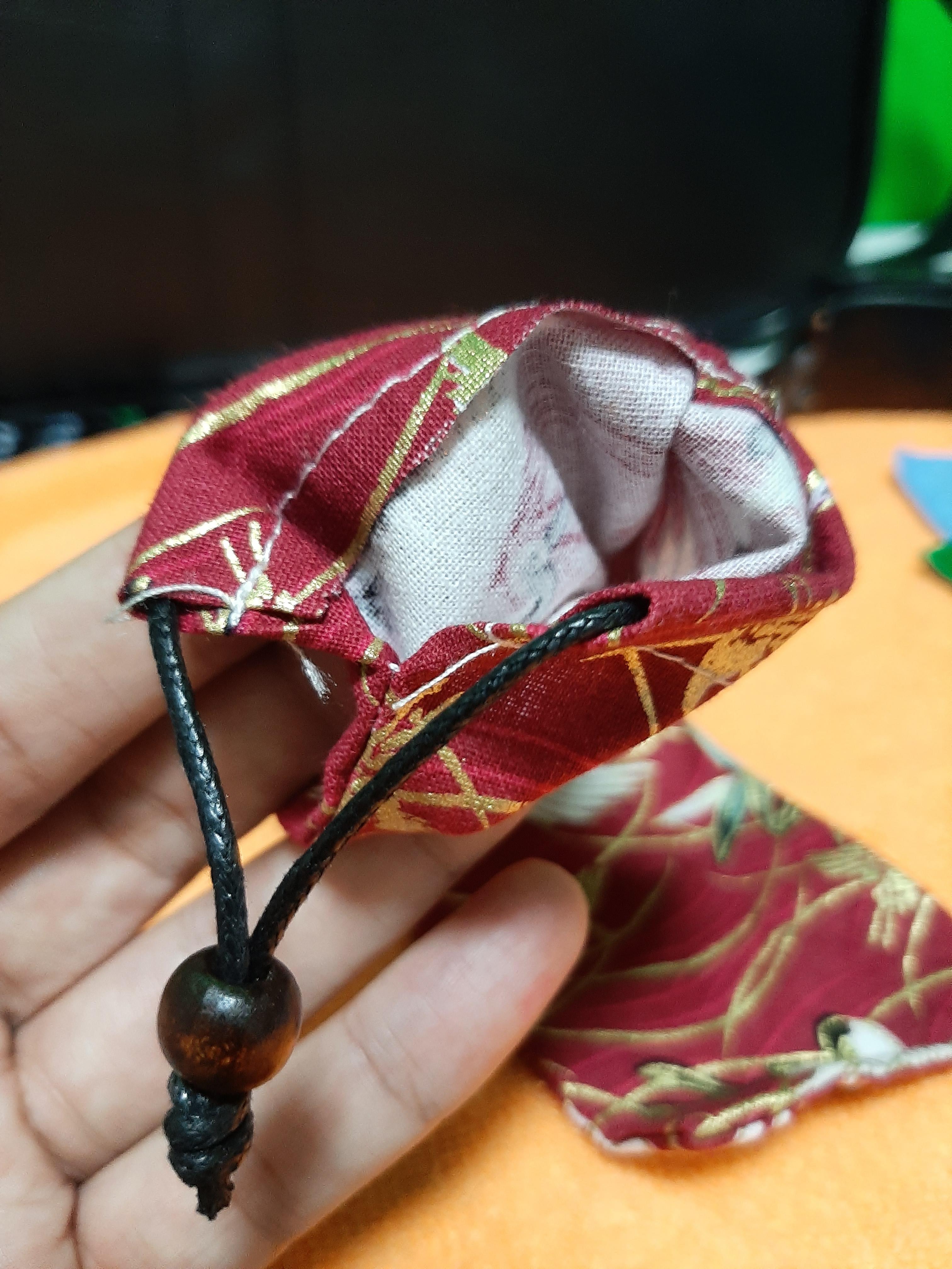 กระดิ่งแมว พรัอมซองผ้าลายนกกระเรียน