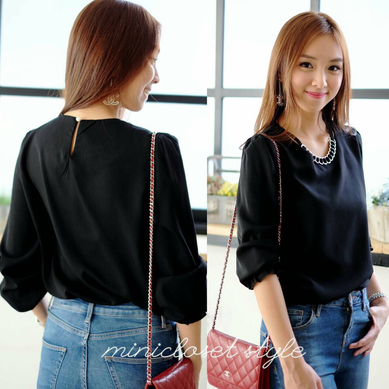 เสื้อคอคว้านยู ตกแต่งอะไหล่ทองเหมือนโซ่สร้อยทอง