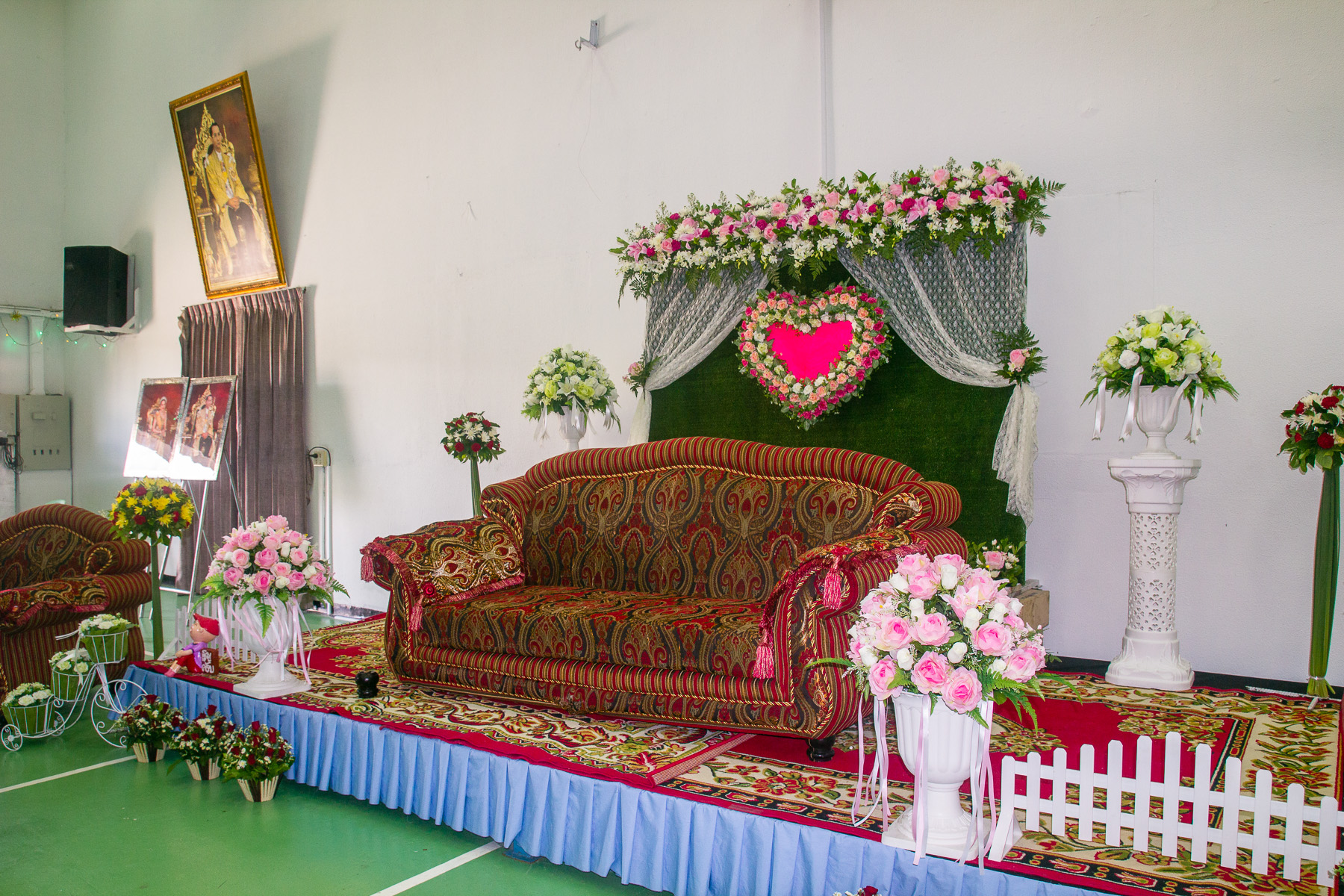 ซุ้มถ่ายรูป ตกแต่งเวที ธีมงานชมพู สดใส