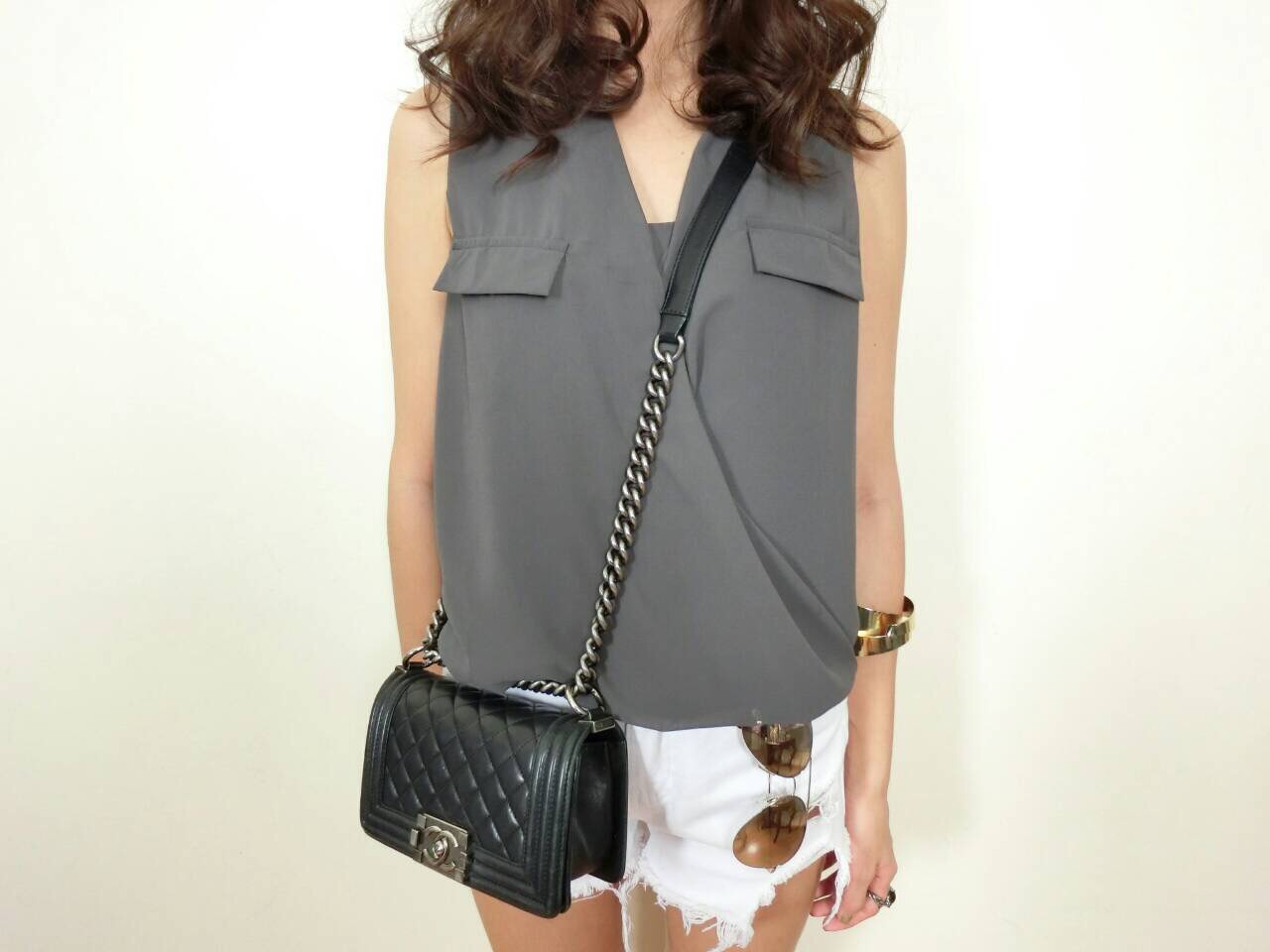 Crossing Gem Blouse (ONLY @Naked Studio) เสื้อแขนกุดทรงผ้าถ่วงหน้า ทรงสวย เรียบหรูค่ะ