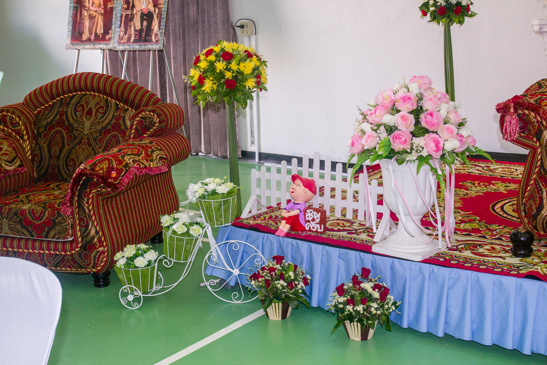 ซุ้มถ่ายรูป ตกแต่งเวที ธีมงานชมพู สดใส