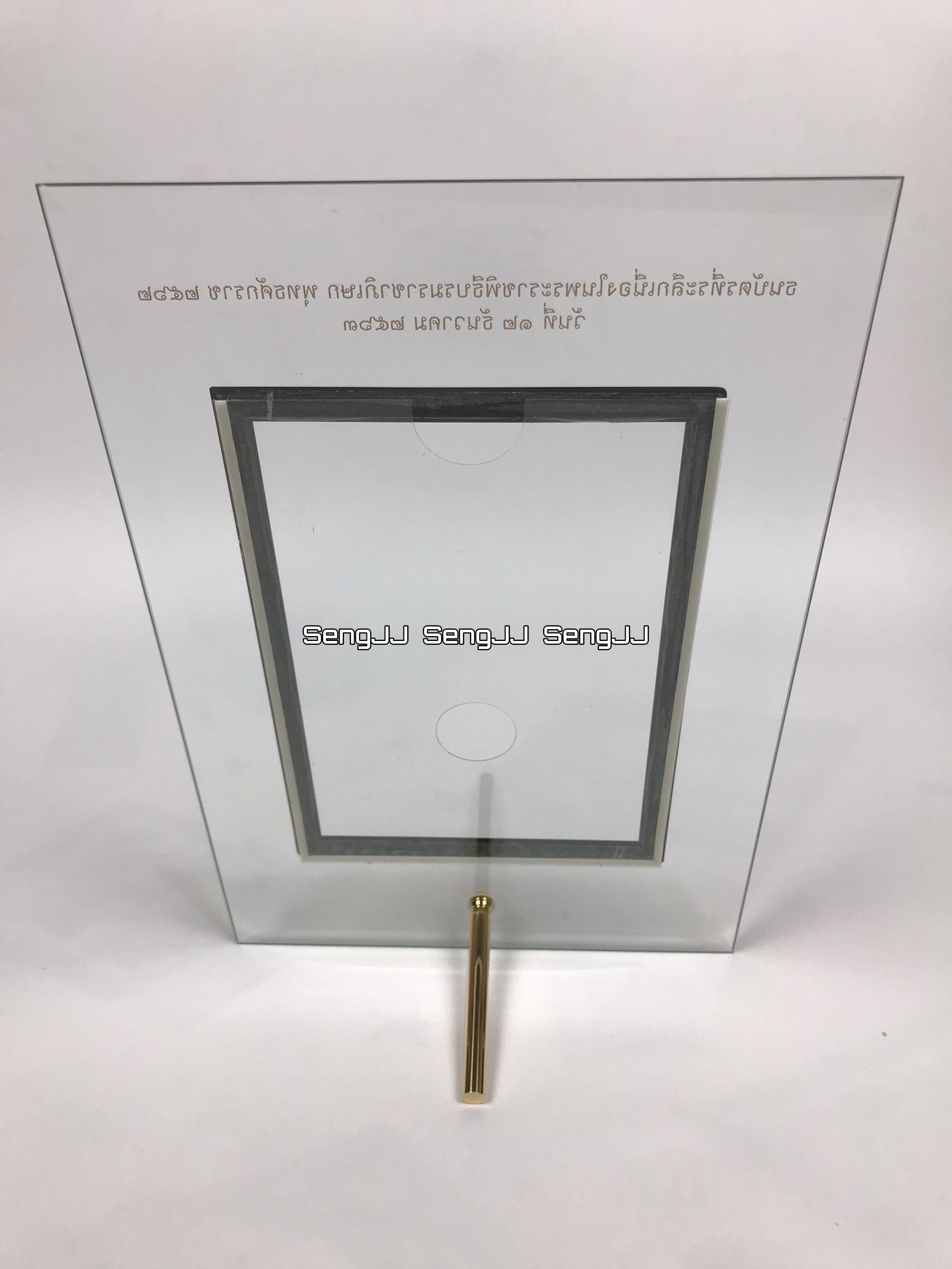 กรอบกระจกใส่แบงค์ (กรอบอย่างเดียวไม่มีแบงค์) ธนบัตร 1,000 บาท ที่ระลึกพระราชพิธีบรมราชาภิเษก รัชกาลที่ 10 พ.ศ.2562