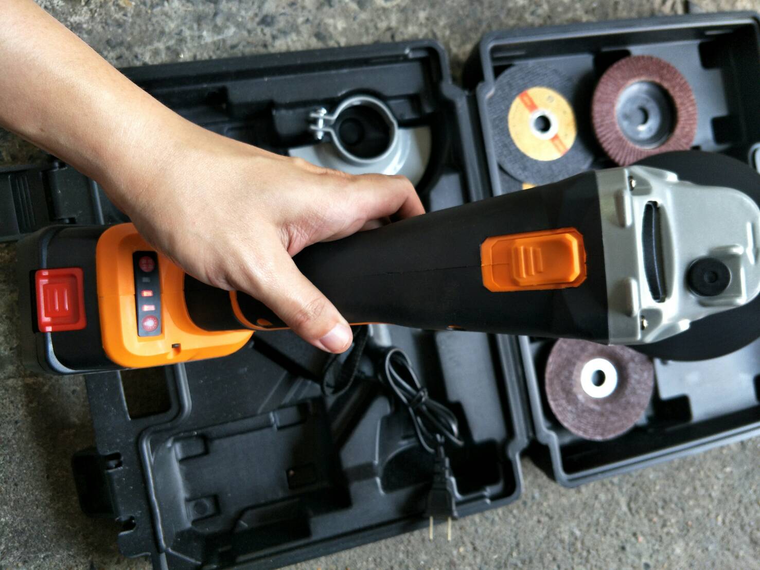 EG08 ชุดหินเจียรไร้สาย 18V ปรับรอบได้ 2 ระดับ มอเตอร์บลัสเลส สวิทเซฟตี้ คุณภาพสูง