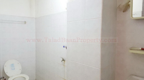 หอพัก 4 ชั้น ตึกน้ำ ซ.บ้านสวน-สุขุมวิท 24/1 แยกชลชาย ถ.สุขุมวิท ต.บ้านสวน อ.เมือง ชลบุรี ทำเลดีมาก ติดถนน มีห้องน้ำในตัวทุกห้อง ชั้นล่างค้าขายดี