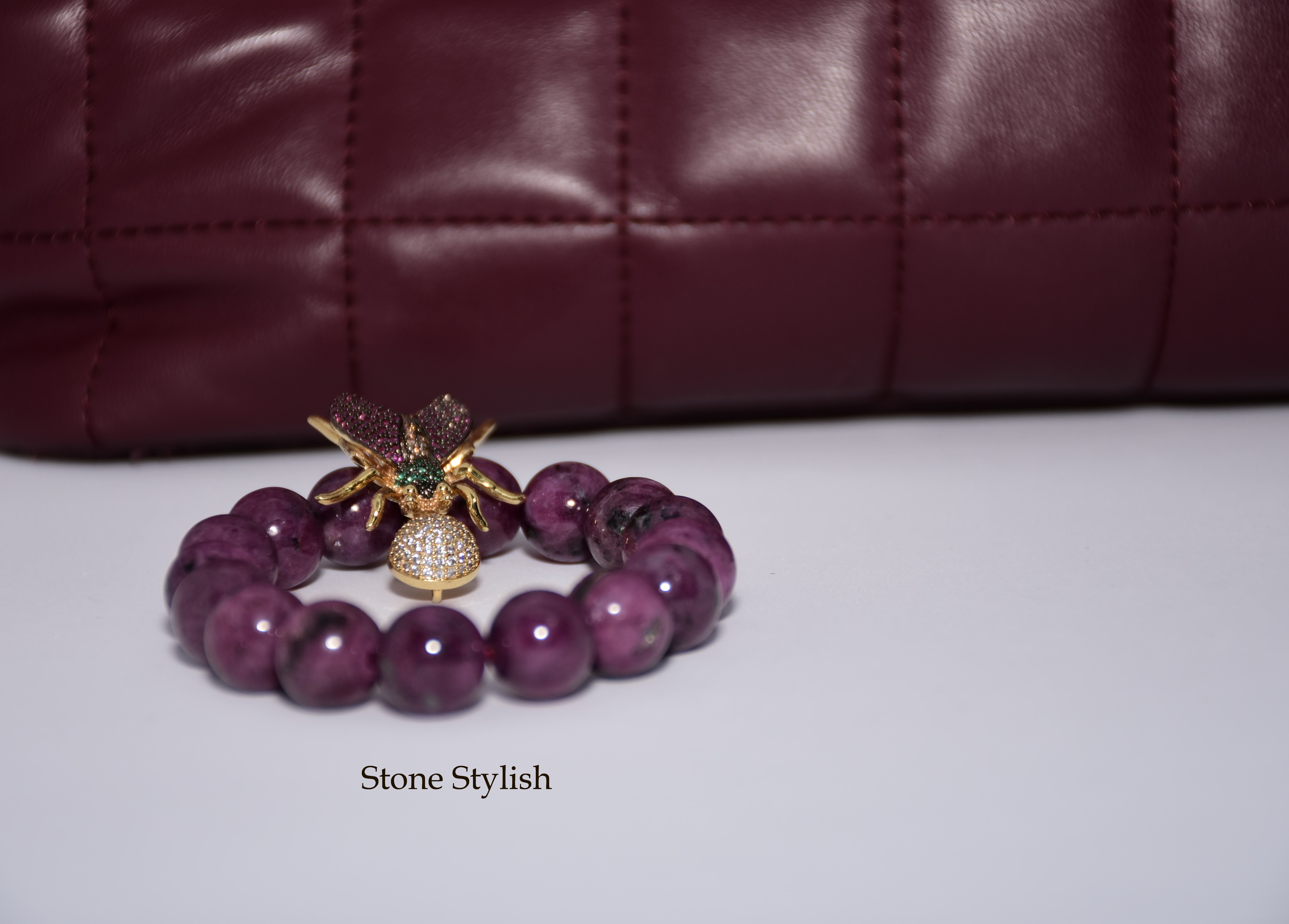 สร้อยข้อมือ ทับทิมพม่า (Ruby Stone) ขนาด 11 มิล + จี้คริสตัลรูปแมลง