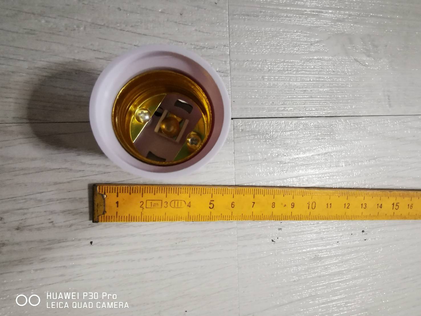 OT105 ขั้วแปลง E27 แบบเกลียวเป็น B22 แบบเขี้ยว