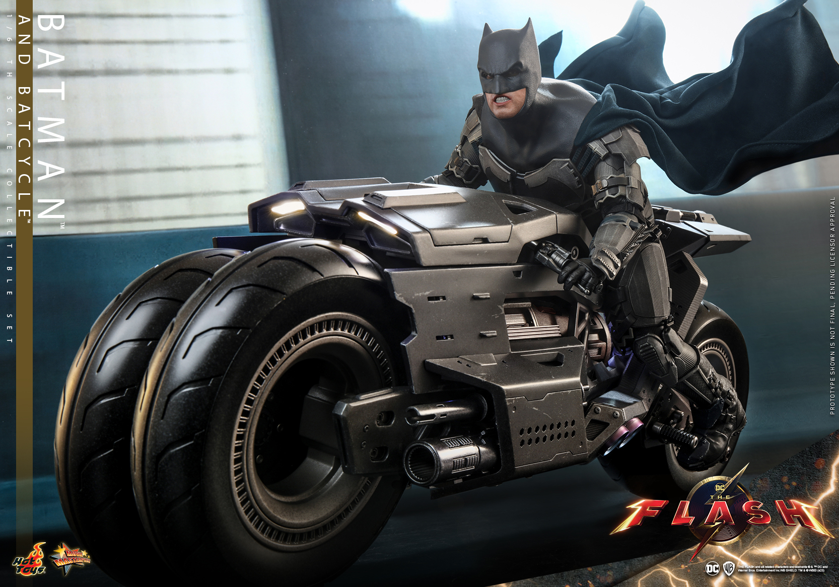 Hot Toys MMS705 1/6 The Flash - Batman and Batcycle