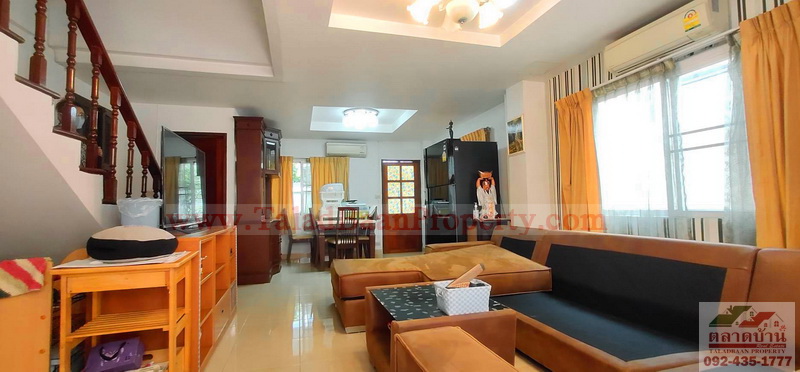 ทาวน์โฮม 3 ชั้น ซ.เรวดี 75 ถ.เลี่ยงเมืองนนทบุรี ต.ตลาดขวัญ อ.เมือง จ.นนทบุรี หลังริม