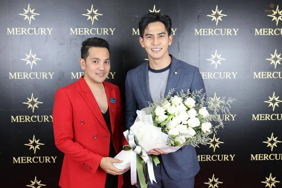 ช่อดอกไม้แสดงความยินดี