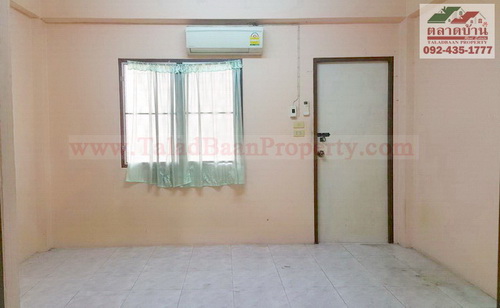 หอพัก 4 ชั้น ตึกน้ำ ซ.บ้านสวน-สุขุมวิท 24/1 แยกชลชาย ถ.สุขุมวิท ต.บ้านสวน อ.เมือง ชลบุรี ทำเลดีมาก ติดถนน มีห้องน้ำในตัวทุกห้อง ชั้นล่างค้าขายดี