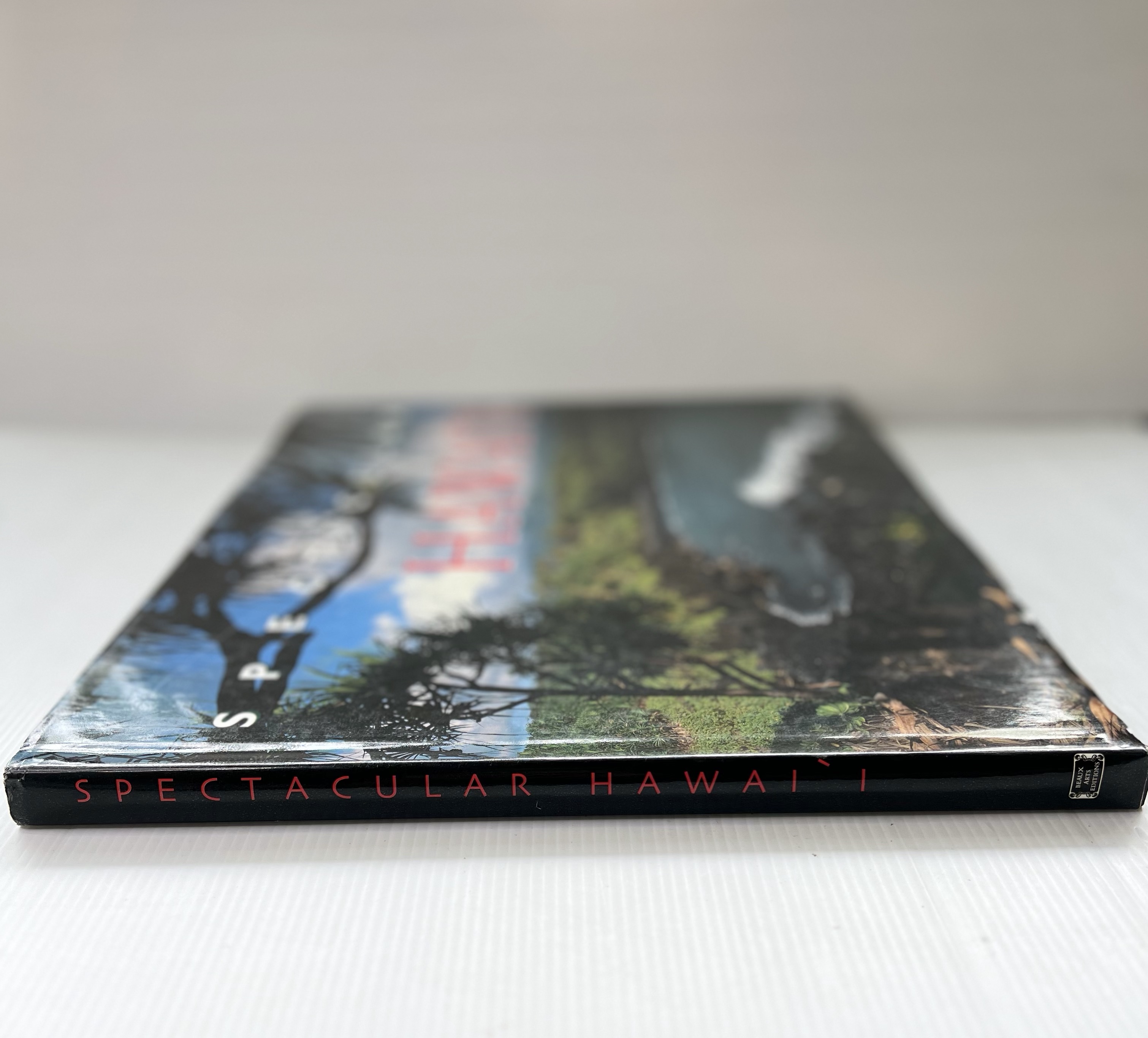 Spectacular Hawaii Roger Rose April 10, 2005 90-99% Hardcover