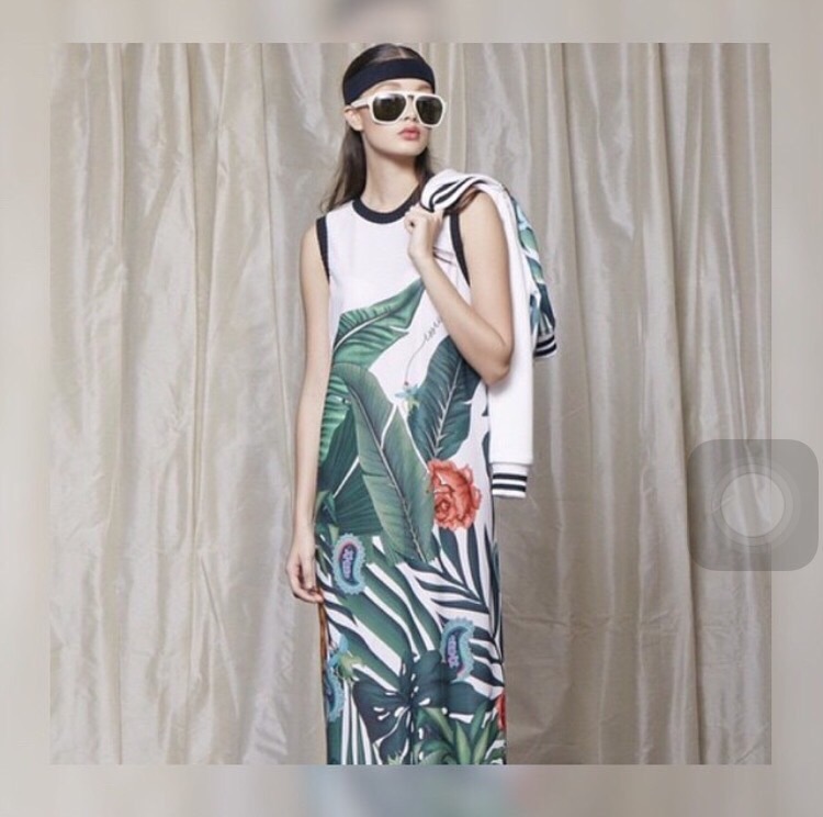 Maxim long dress ลายดอกไม้แบร์นดังผ้าเหมือนของแท้ในช็อปเป๊ะ ผ้ามีรูเล็กๆฟอกอากาศ ดูดีดูหรูมาก แบบดาราใส่ค่ะ ดูดีมีสไตล์ใส่เดินเล่นก็ดูดี ใส่เที่ยวสงดรานต์ก็เก๋มาก