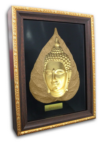 พระมองตาม ศิลปะหินทราย หน้าพระ พระหันหน้าได้ ทรายสีทอง ขนาด Size 21x27x5 cm. Price ราคา 1,600 บาท.