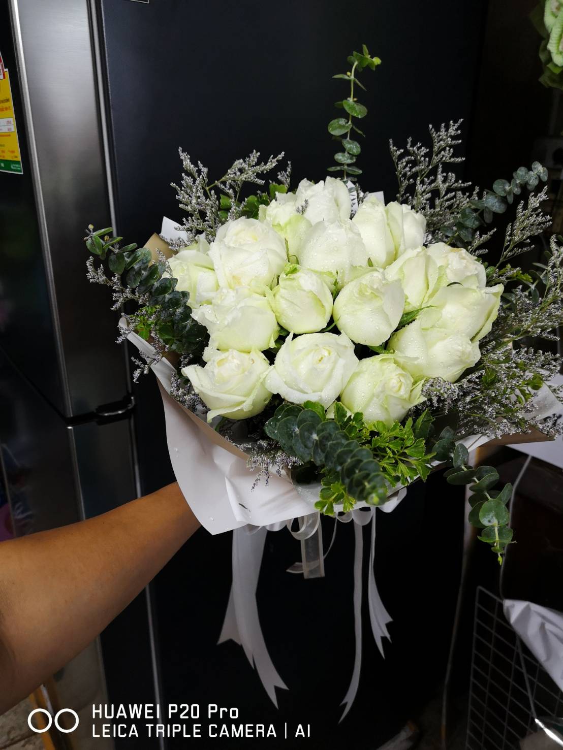 ช่อดอกกุหลาบขาว แทนความรักที่บริสุทธิ์ มอบให้คนที่คุณรัก