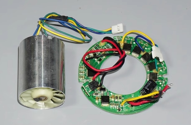 MO52 มอเตอร์พัดลมบลัสเลส 35mm 10-24V DC 100000รอบ ให้แรงลมสูงสุด 108 km/h