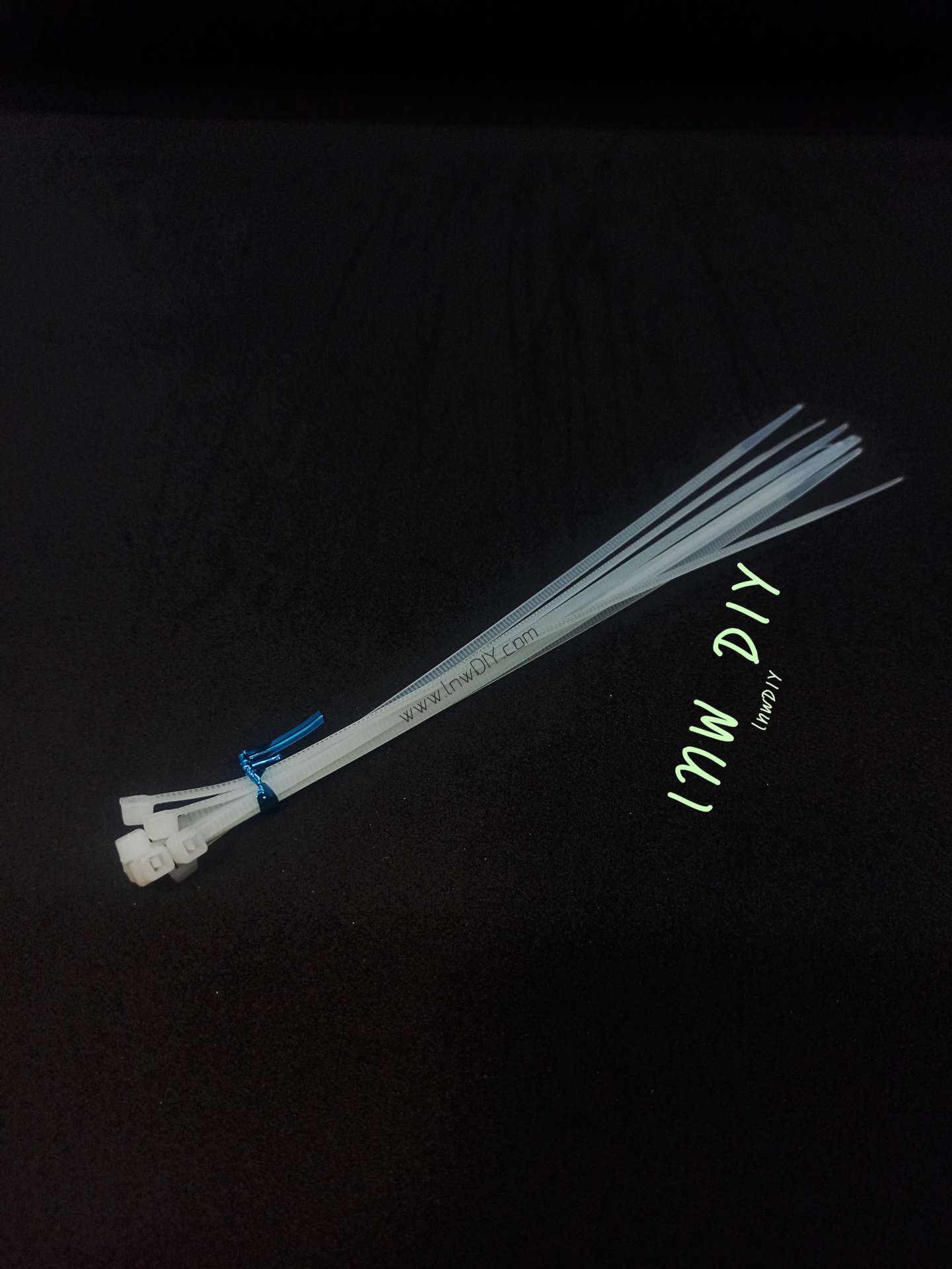 cable tie / หนวดกุ้ง ขนาด 4x200mm. ชุดละ 10 เส้น