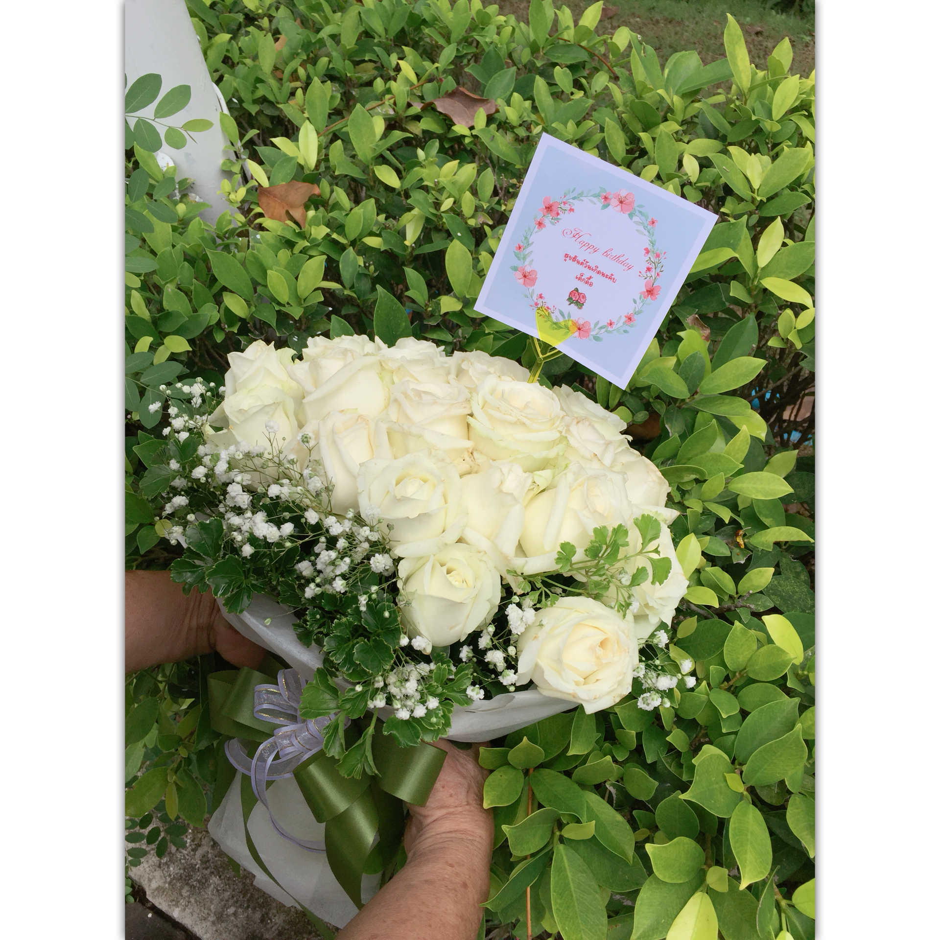 ช่อดอกไม้กุหลาบขาว ยิบโซ