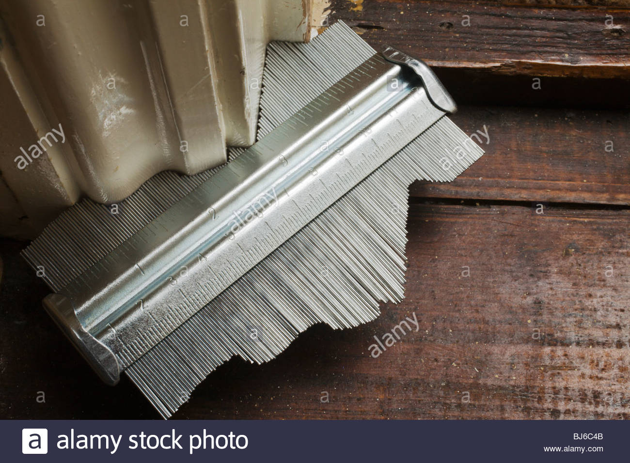 R10 ไม้ลอกแบบ งานลอกแบบ ไม้ เชิงชาย เข้ามุม ขนาด 125 mm ทำงานยากๆให้เป็นเรื่องง่าย