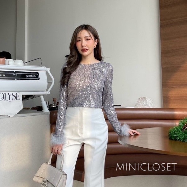 เสื้อปักเลื่อมวิ้งๆ แขนยาวปลายแขนแต่งขนนกน่ารัก ใส่เที่ยว ใส่ออกงานสวย