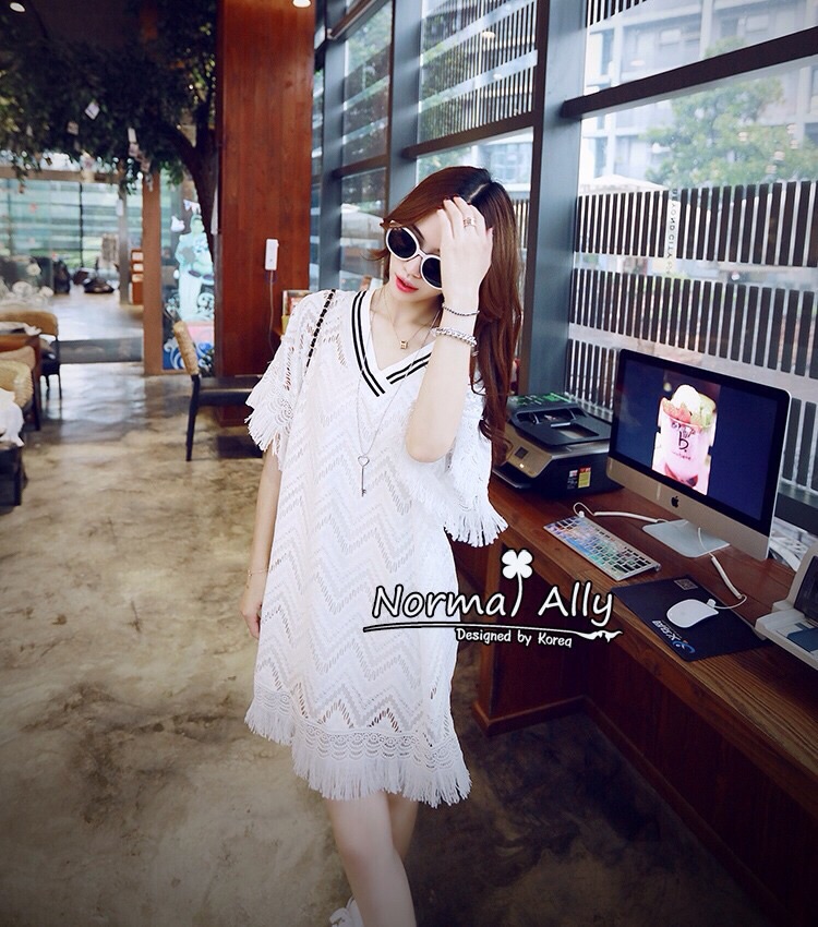 เดรสลูกไม้ เดรสคอวีสีขาว