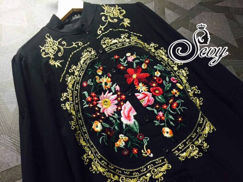 เชิ้ตตัวยาวเนื้อผ้าชีฟองอย่างดี ด้วยดีเทลงานปักแนววินเทจช่วงกลางเสื้อ