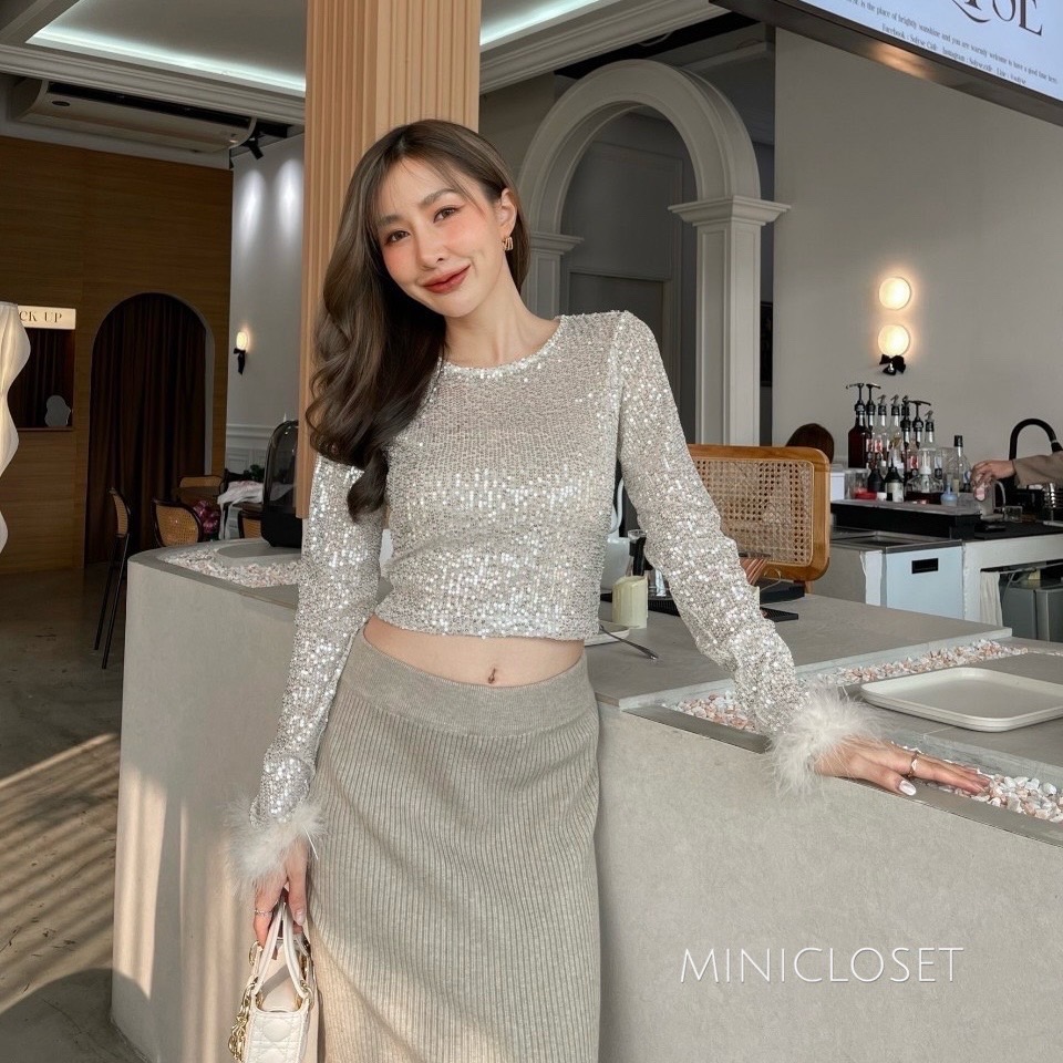 เสื้อปักเลื่อมวิ้งๆ แขนยาวปลายแขนแต่งขนนกน่ารัก ใส่เที่ยว ใส่ออกงานสวย