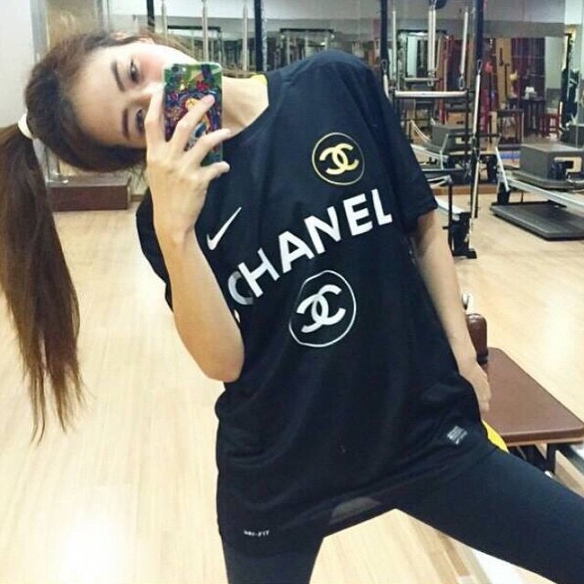 เสื้อยืดมีสกรีนหลังCOCO 5 แบบคุณพลอยใส่