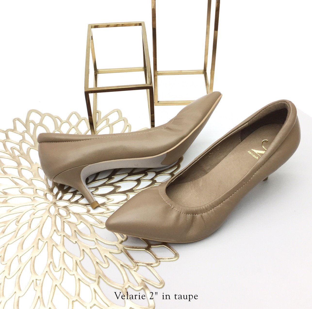 ทรงปกติ เปลี่ยนไซส์ได้-ไม่รับคืน รุ่นขายดี Zenachoo Velarie2 สูง 2 นิ้ว สี taupe รองเท้าหนังแกะแท้ หัวแหลมหน้ากว้าง