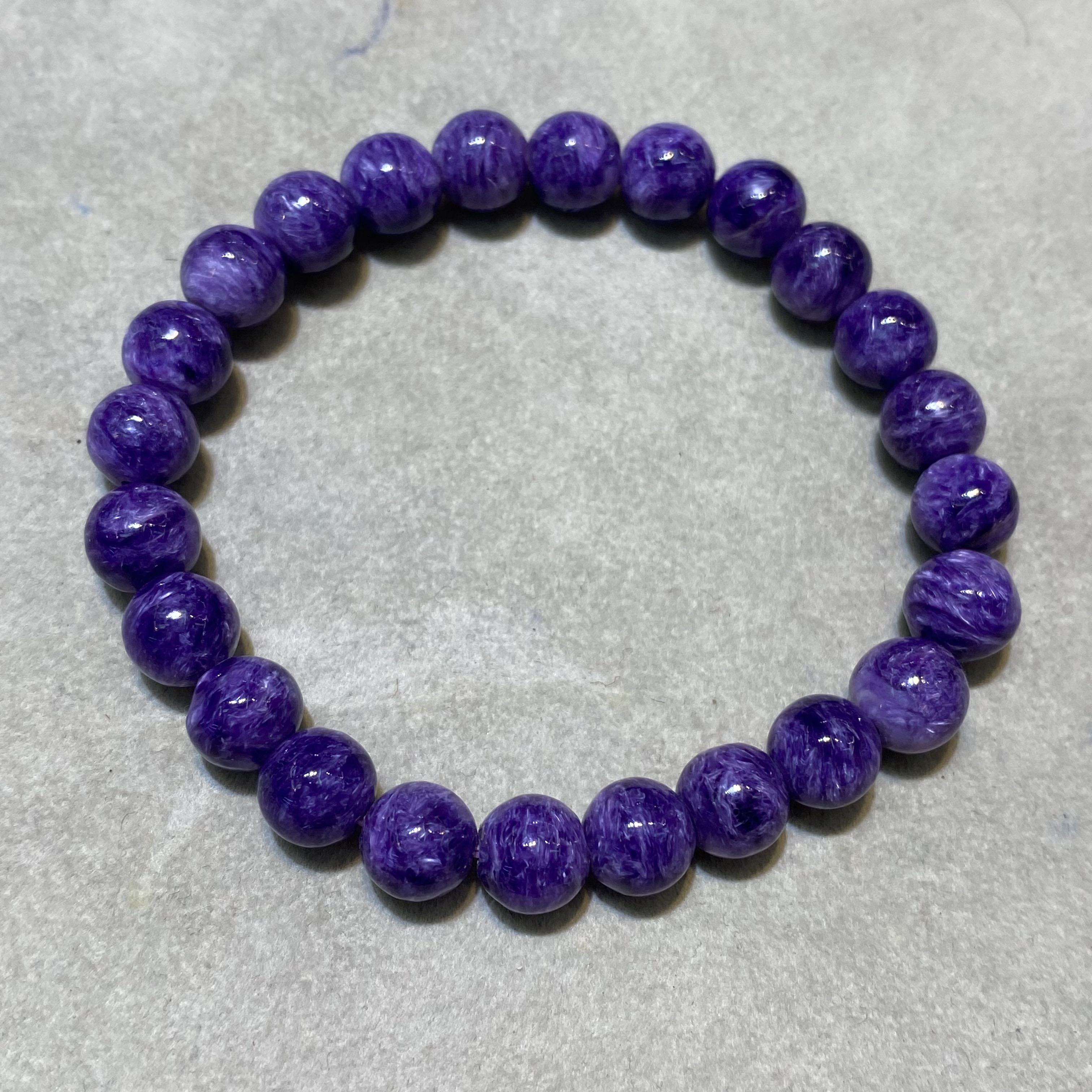 ชารอยด์ Charoite AAA+ 8 มม หินสีม่วงที่มีมีพลังบำบัดสูง "หินคลายทุกข์" ปกป้องคุ้มครองเตือนภัย ช่วยขจัดปัญหาที่ตกตะกอนอยู่ในจิตใจ เสริมความรักและความไม่เห็นแก่ตัว