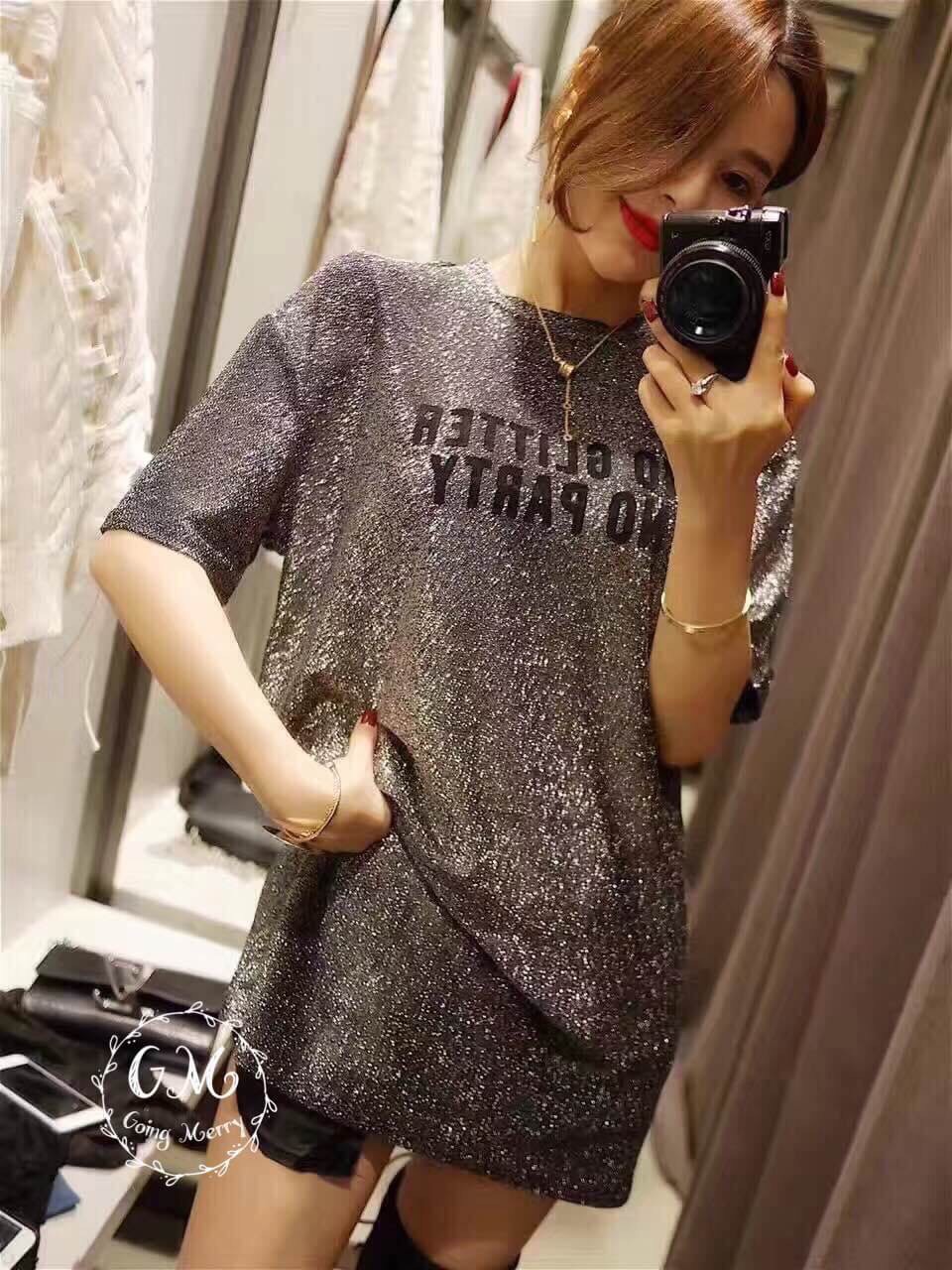 เสื้อยืดคอกลม ผ้าวิ้งๆ รีดกำมะหยี่ NO GLITTER NO PARTY ดาราเซเลปใส่กันเยอะเลยจ้าาาา ใส่สบายๆ ผ้านุ่ม งานสวย น่ารักมากๆค่ะ แบบคุณ โอปอล ใส่ งานรับประกันคุณภาพจ้าาาา