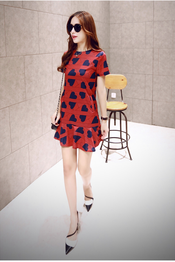 มินิเดรสพิมลายหัวใจ ต้อนรับวันวาเลนไทน์ เนื้อผ้าเด้ง ยืดได้นิดหน่อย ซิปหลังช่วงบน มีกระเป๋าทั้งสองข้าง ใส่สวม ชายระบาย น่ารัก Korea ขายดีมาก ในเว็ปเกาหลี