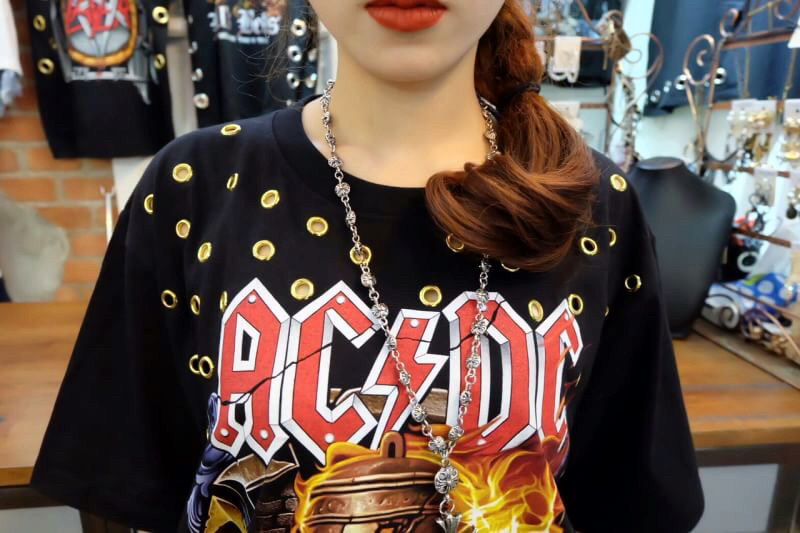 SALE 20% เสื้อวง ACDC สกรีนลายสวย ตอกตาไก่ เพิ่มความเก๋ความเท่ห์ สไตล์สาวร็อค