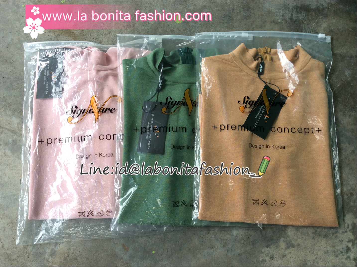 RE-STOCK ขาายดีมากๆๆๆ สินค้าพร้อมส่ง...Hot Item... เสื้อคอปีนผ้าเกาหลี ดีเทลด้านหลังใส่ซิป ผ้าเบา ใส่สบายแพทเทิร์นคือดี รอบนี้จัดแต่สีโดนๆทั้งนั้นเลยค่ะ แมทกับอะไรก็เผ็ชช ตามรูปค่ะ จัดการครบสียังคะ งานn signature premium concept