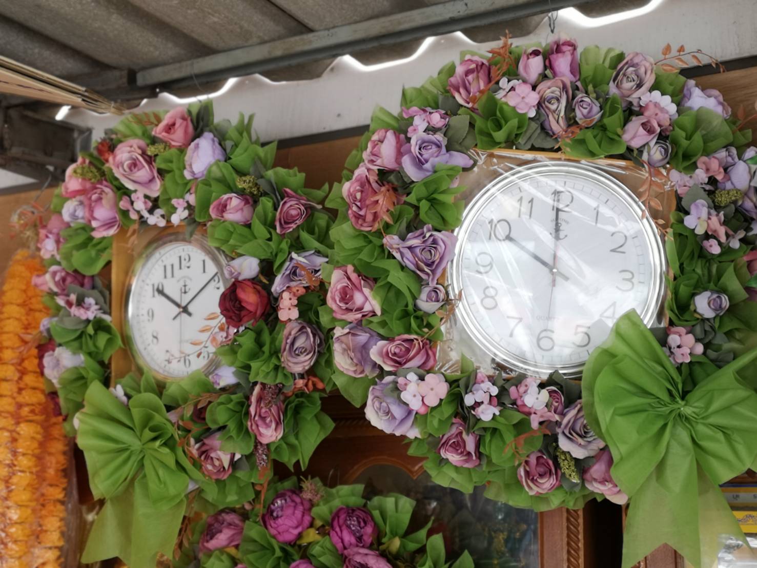 พวงพรีดนาฬิกา ดอกไม้ประดิษฐ์ (Wreath)