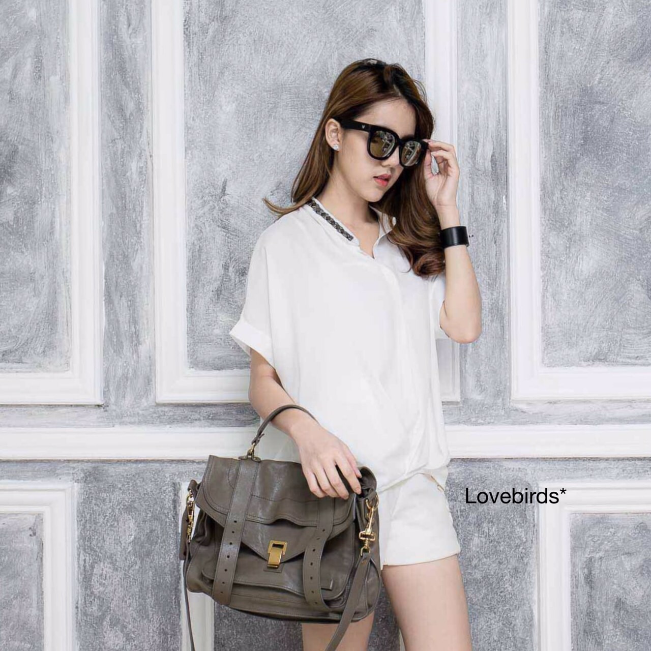 รอบ3พร้อมส่งhot!!!! Necklace shirt เชิ้ตเย็ยติดอะไหล่ กลางตัวทำเป็นทรงไขว้ โค้งกลางตัว เนื้อผ้านิ่มใส่สบาย งานน่ารักมากๆค่า