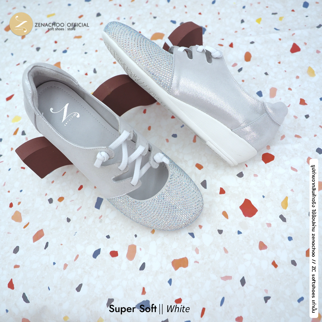 พื้นนิ่มตะลึง หน้ากว้าง ใส่สบายสุด ทรงปกติ เปลี่ยนไซส์ได้-ไม่รับคืน Zenachoo Super Soft สูง 1 นิ้ว รองเท้าหนังแกะแท้