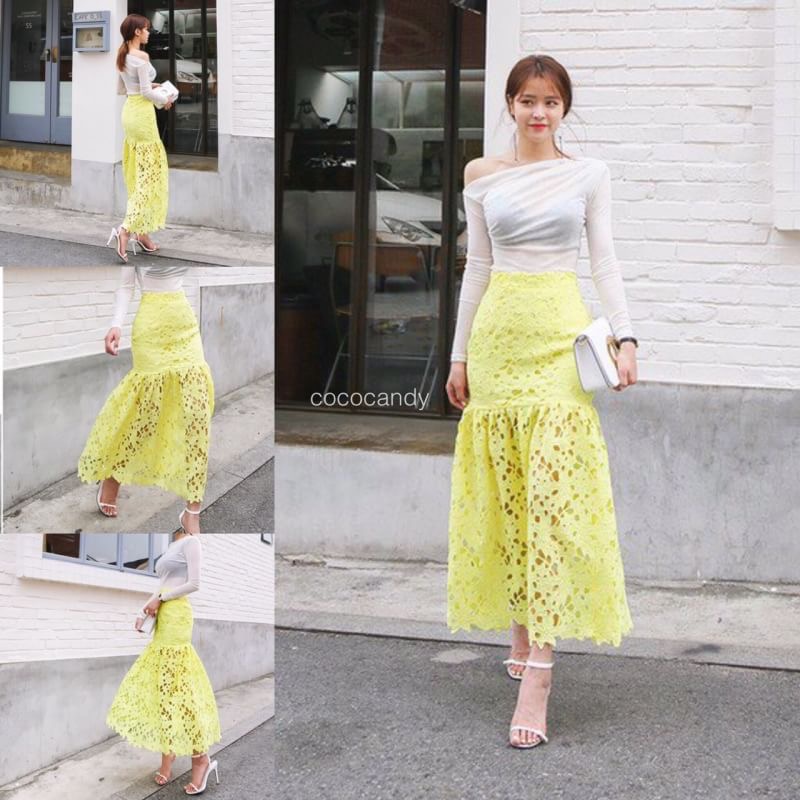 Lace Maxi Mermaid Skirt กระโปรงยาวทรงเมอร์เมดเข้ารูปช่วงเอวกับสะโพกปล่อยชายยาวสวย เนื้อลูกไม้อย่างดีเนื้อหนาสวยมากด้านในบุซับในเนื้อผ้ายืดนิดๆทรงสวยมากฮ้าฟ เกาหลีฮิตมาก มันแมชกับเสื้อผ้าสวยลุคหรูขึ้นทันที ต้องมีนะค้าจับจองด่วนจ้ามีให้เลือก2 สีจ้า