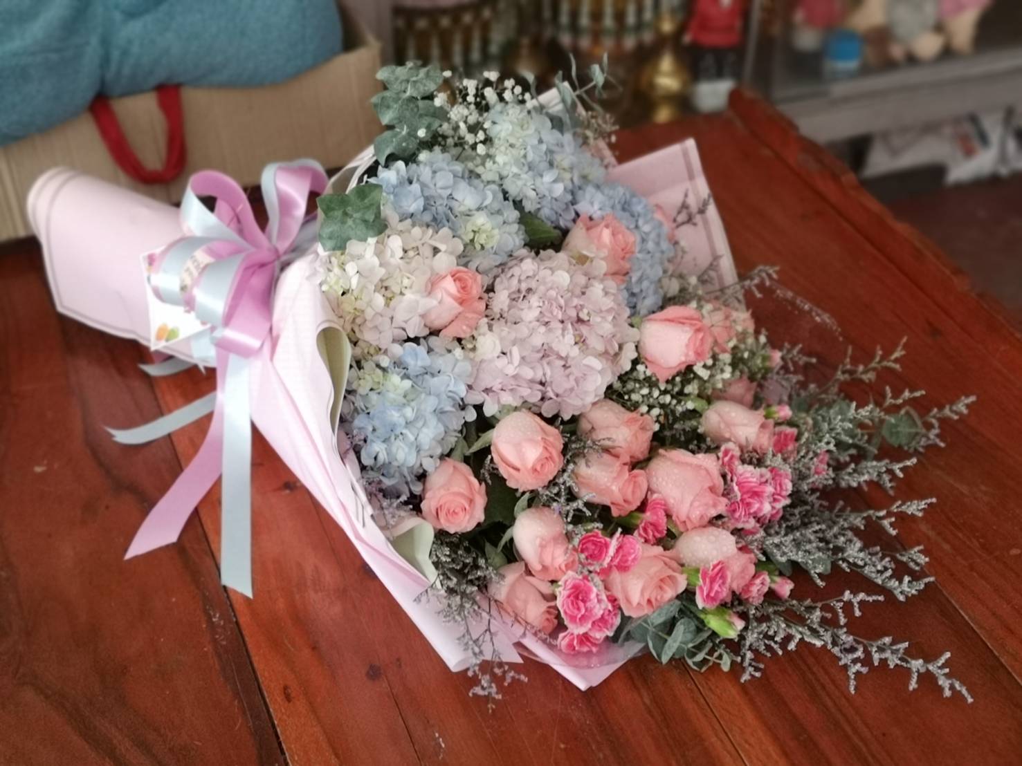 ช่อดอกไม้กุหลาบ ไฮเดรนเยีย โทนพาสเทล