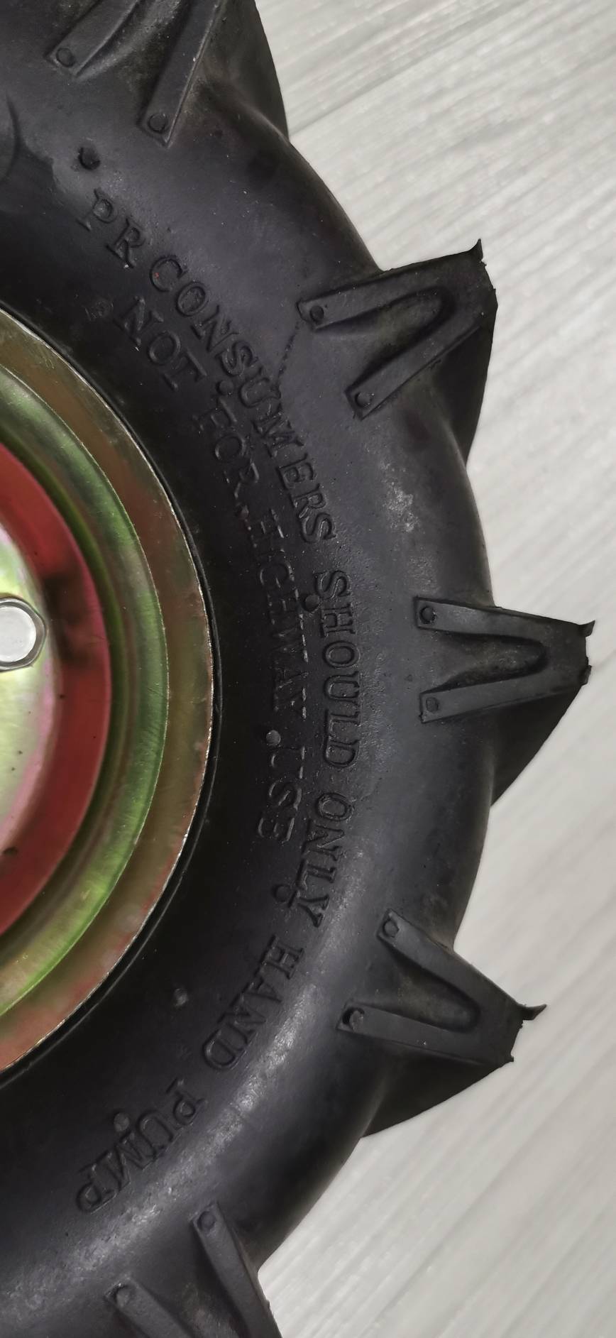 OT140 ล้อรถเข็น 10 นิ้ว รูเพลา 20 มิล รุ่นเติมลม ดอกยาง MT