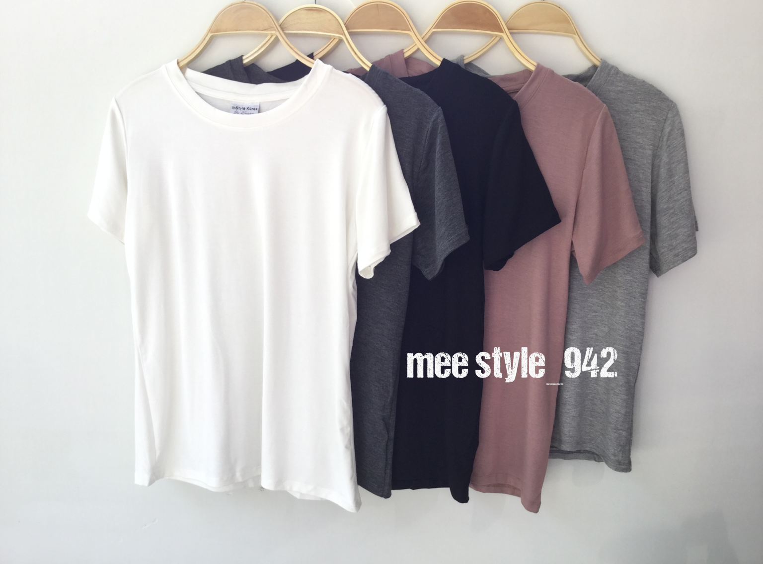 เสื้อยืดแฟชั่นสีพื้นแบบดาราใส่